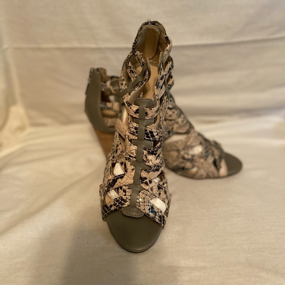 Nine & company strapy heels Size 6.5 snake skin/ fatigue green